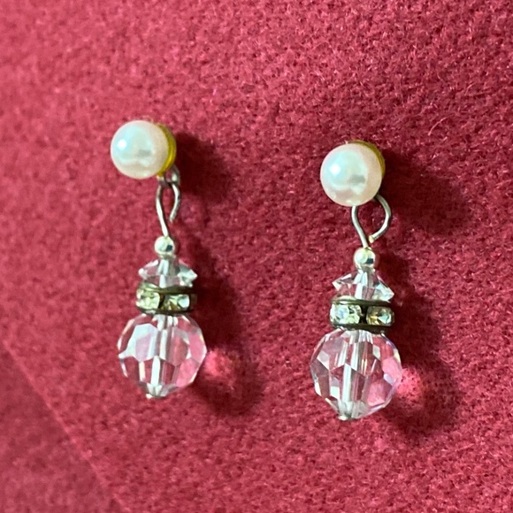 Crystal and Pearl 1" Dangle Post Earring Set. Perfect for Weddings. 2002 - Picture 2 of 15